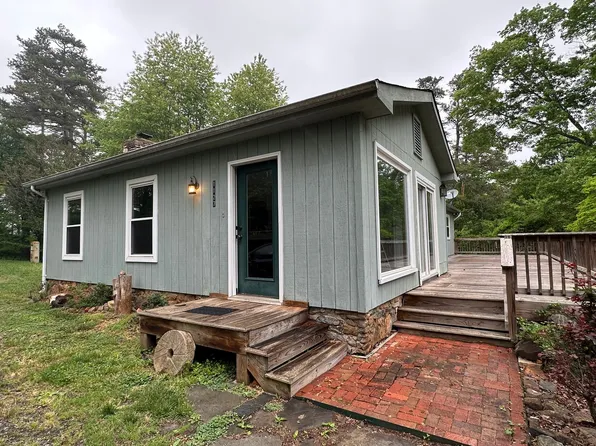 1127 Round Hill Dr, Charlottesville, VA 22901