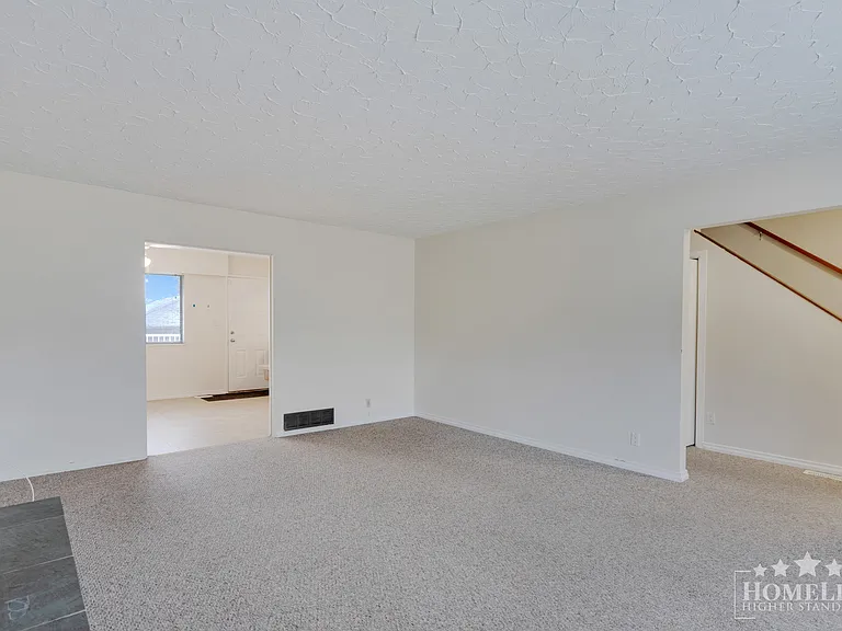 1060 Fell Ave — Photo 4