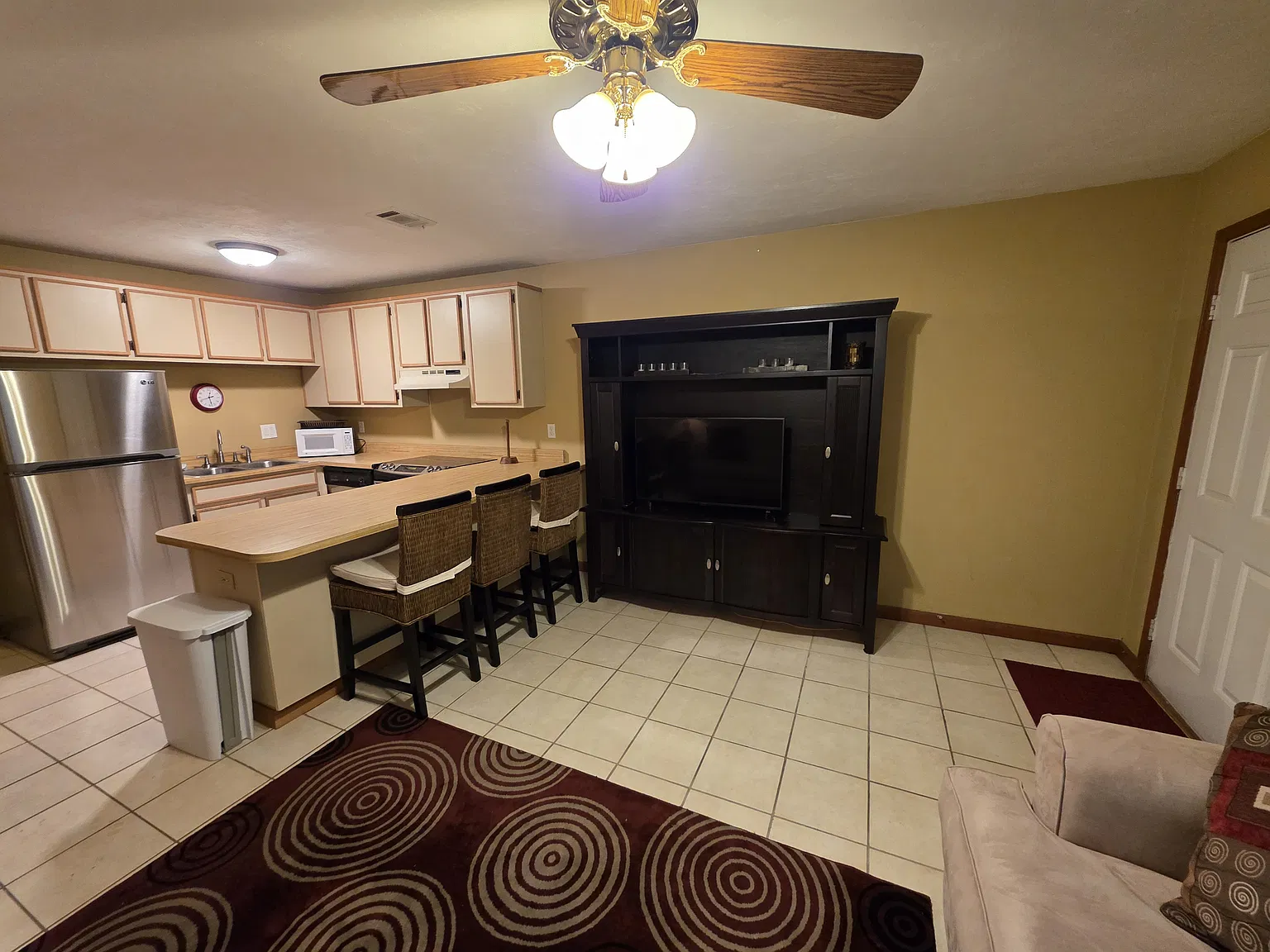 1 bed, 610 sqft, $1,300 — Photo 3