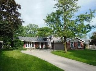 7801 Knottingham Ln, Downers Grove, IL 60516