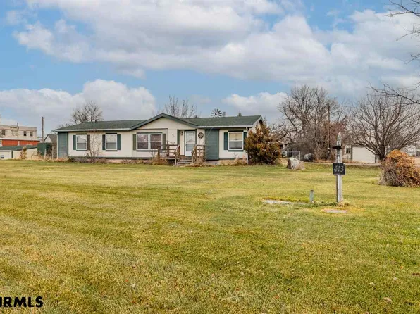 413 Birch St, Bushnell, NE 69128