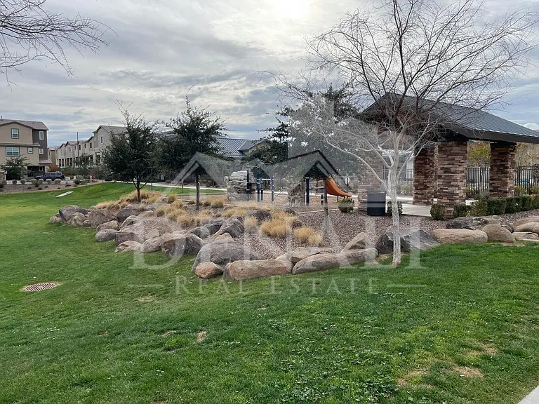 731 W Winchester Dr — Photo 33