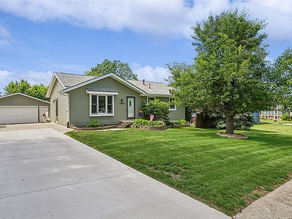 2nd image of 4949 Cypress Dr