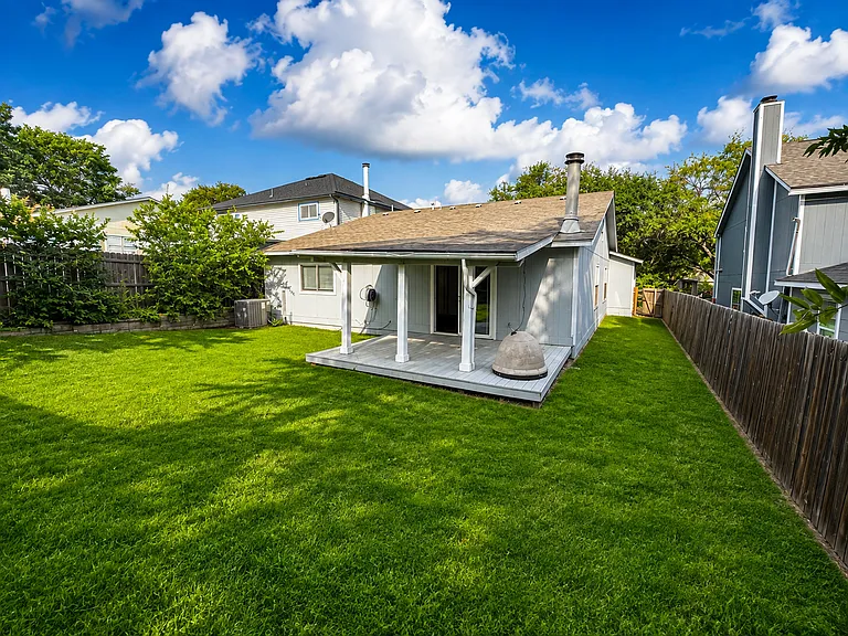 7434 Radford Trl — Photo 8