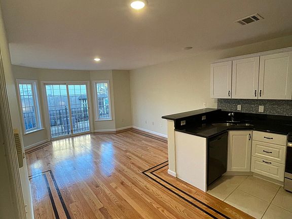 2nd image of 83 Jefferson Ave APT 1