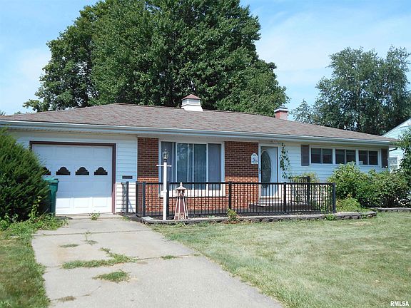 2nd image of 909 Memorial Dr