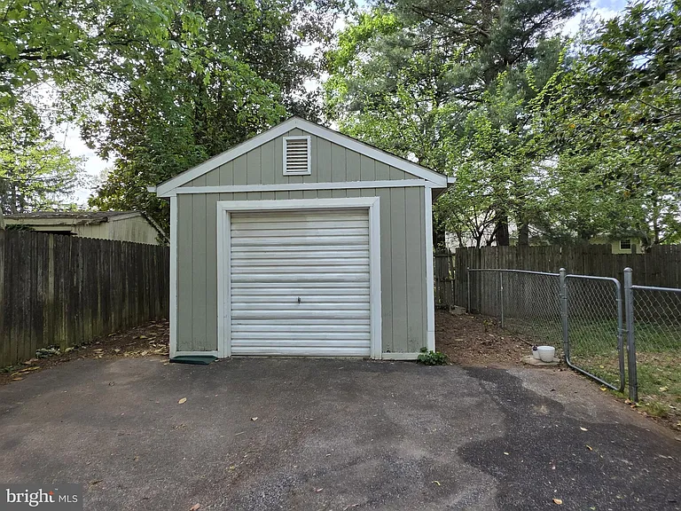 4 Carolee Dr — Photo 3