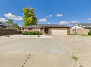 117 Dallam Ave, Dumas, TX 79029