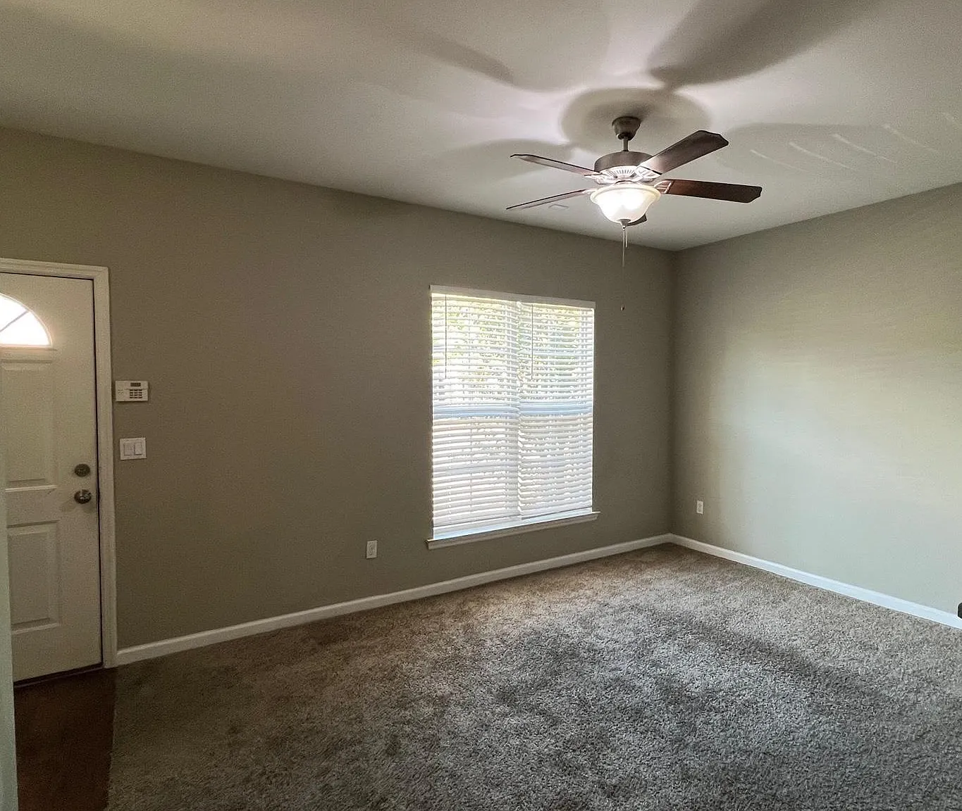 3 bed, 1177 sqft, $1,425 — Photo 3