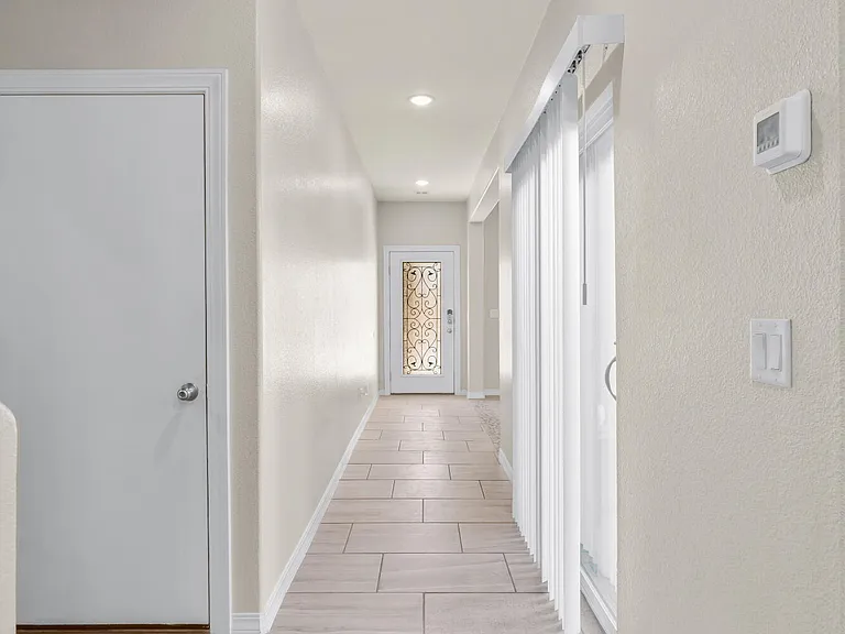 380 Canyon Vista Dr — Photo 4