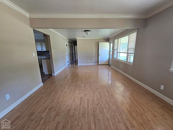 5th image of 105 Grove Dr
