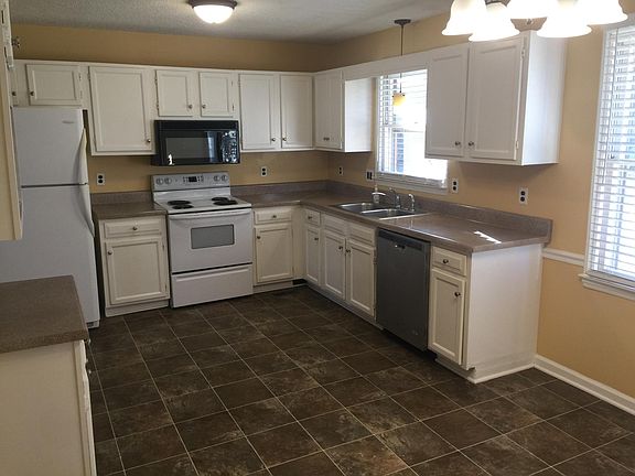 2nd image of 2125 Ravenwood Dr