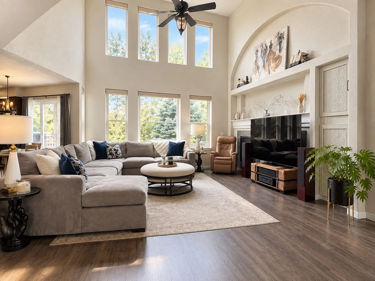 6 bed, 3992 sqft, $5,900 — Photo 2