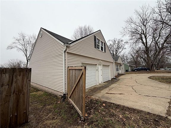 3rd image of 5805 Ridgeway Ave