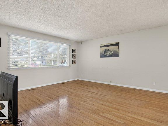 4th image of 882 Knottwood Rd S