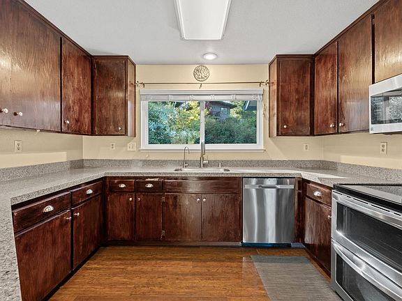 4th image of 925 Hazel Avenue
