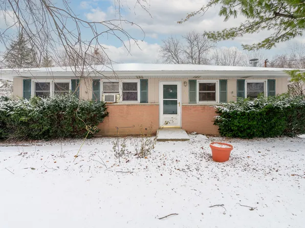 641 1st St, Lemont, IL 60439