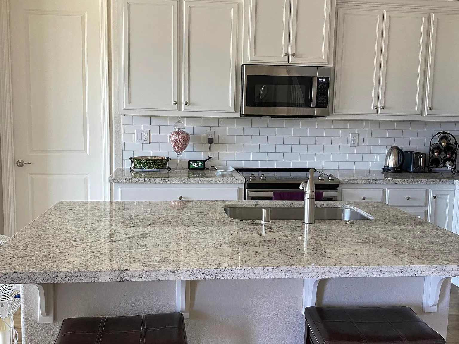 4 bed, 1986 sqft, $3,200 — Photo 1
