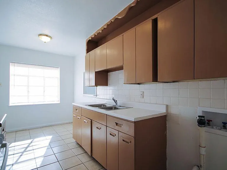 209 San Saba Rd — Photo 21