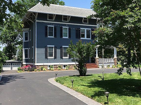 circular drive stone border