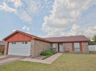 808 Arrow Wood St, Benbrook, TX 76126