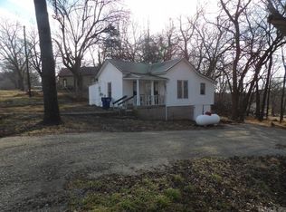 53 W Bradford St, Pyatt, AR 72672