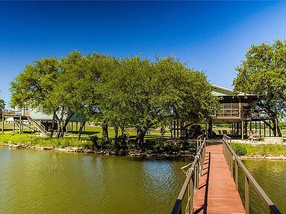 3rd image of 7808 Bay Oaks Dr