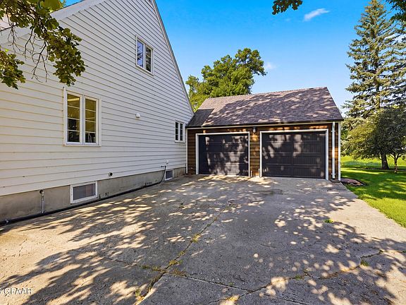 2nd image of 211 Eastwood Dr
