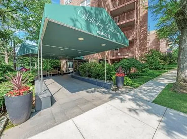 4230 Douglaston Pkwy APT 5K, Flushing, NY 11363