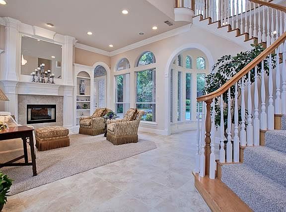 3rd image of 613 Cambridge Manor Ln