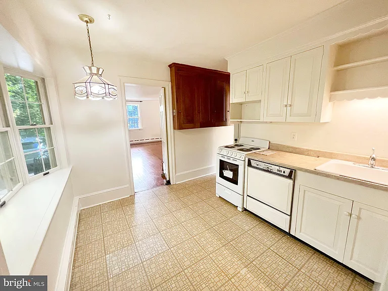 51 Elfman Dr — Photo 10