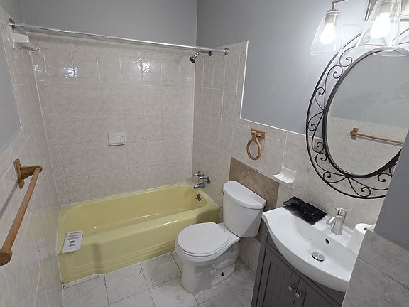 full bathroom upstairs