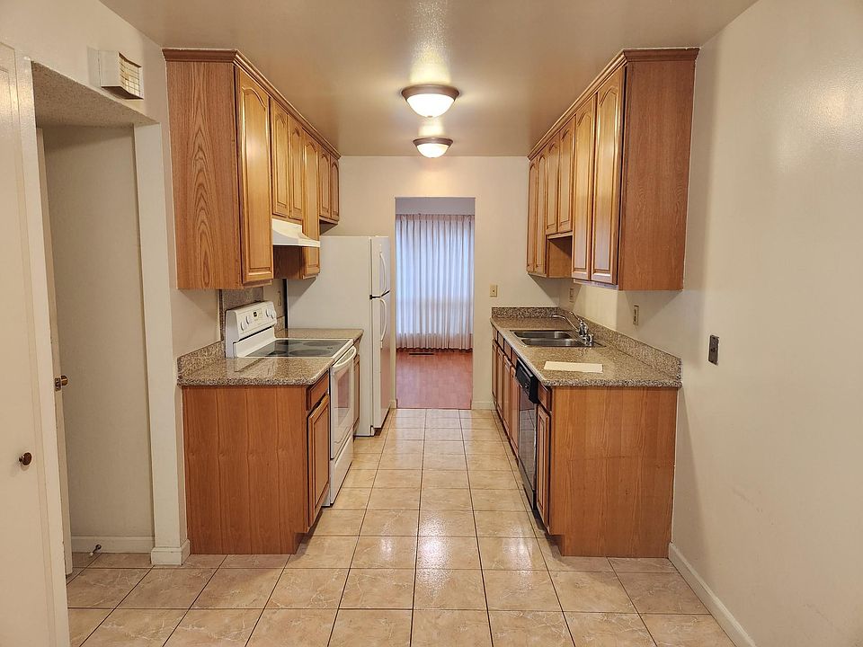 1st image of 102 Falkirk Ct #4