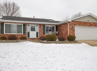 900 Ranchwood Dr, Shorewood, IL 60404