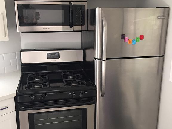 5th image of 7608 Lexington Ave