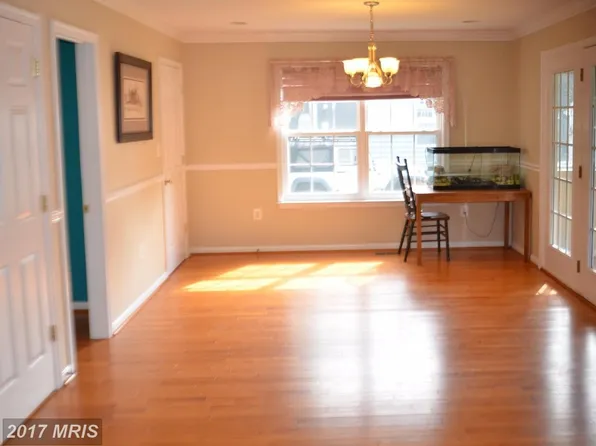 303 Santa Maria Ave, Colonial Beach, VA 22443