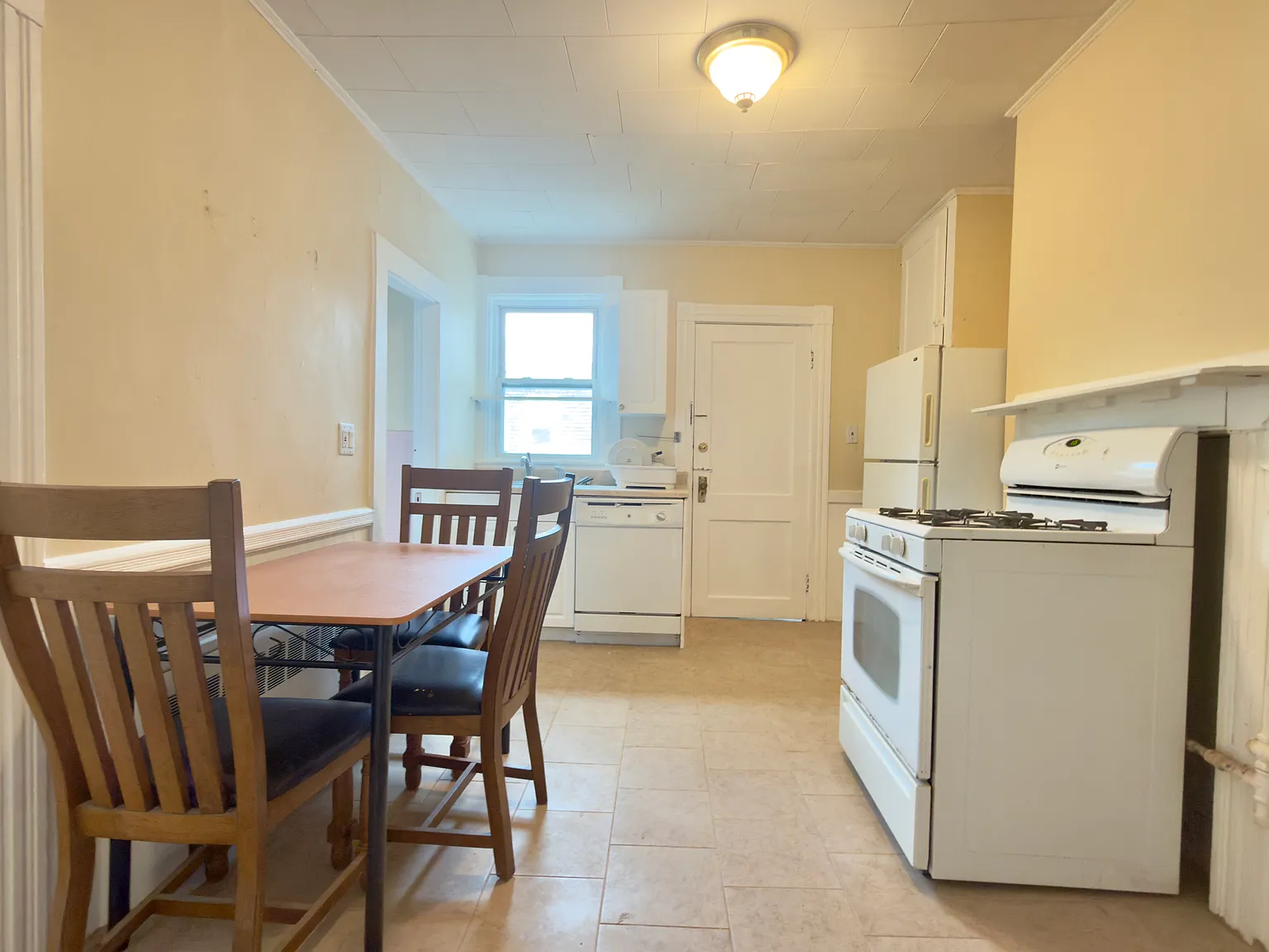 3 bed, 950 sqft, $3,600 — Photo 2