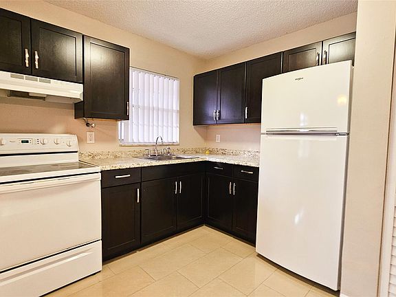 3rd image of 416 Lakeside Dr APT 129