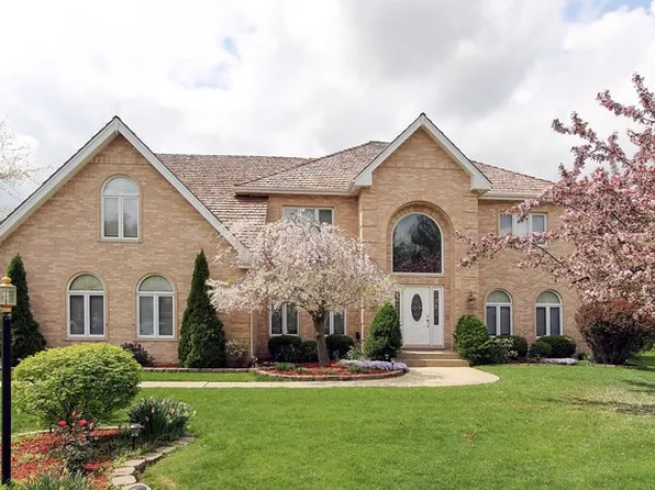1618 Far Hills Dr, Bartlett, IL 60103