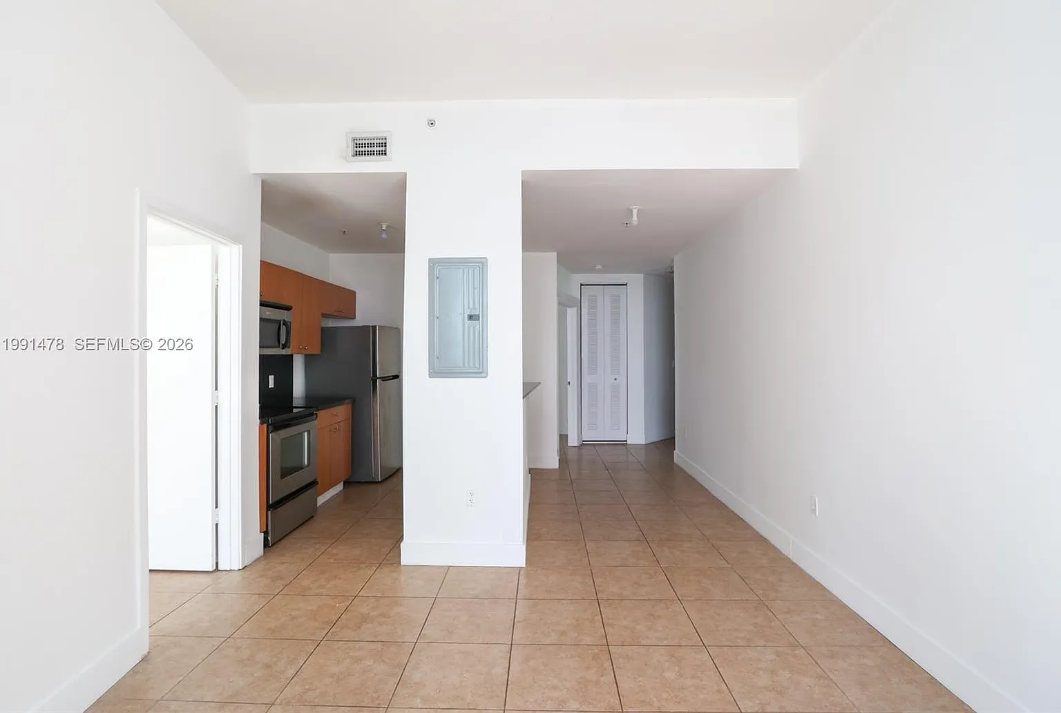 2 bed, 950 sqft, $3,800 — Photo 3