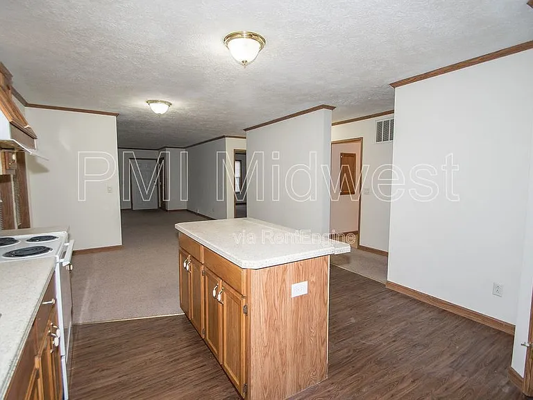 11845 Center St — Photo 12
