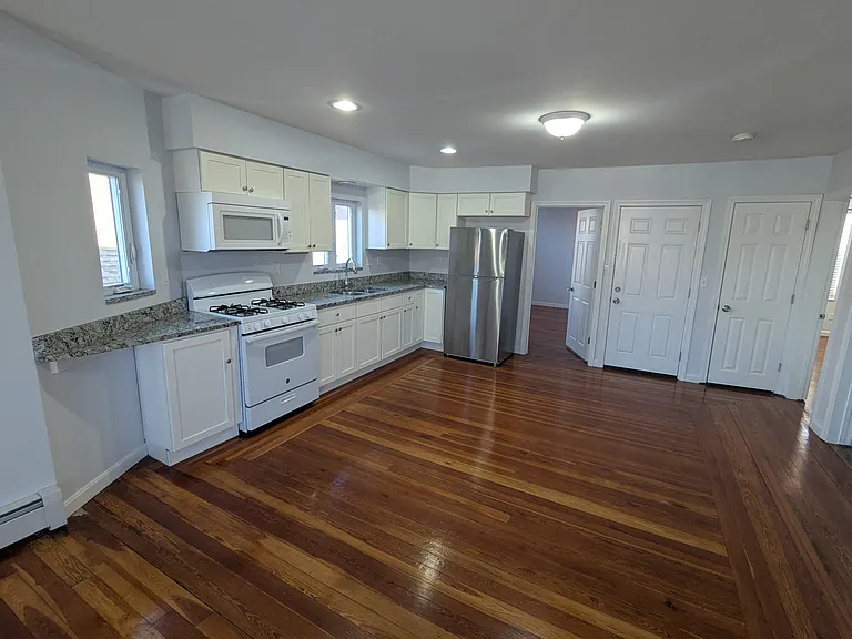 140 Branscomb St #2 — Photo 8