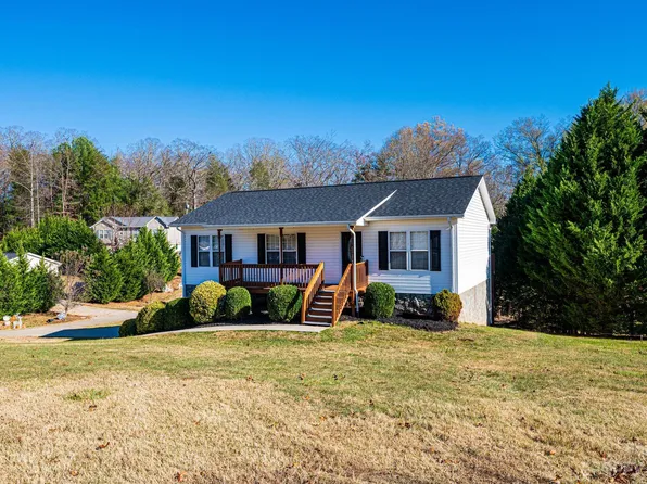 2304 Olde Meadow Dr, Hudson, NC 28638
