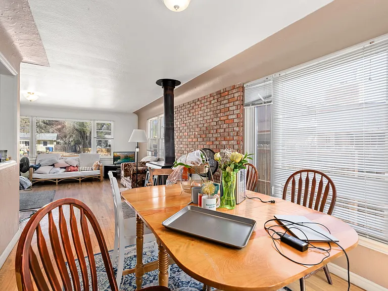 821 W Mulberry St — Photo 14