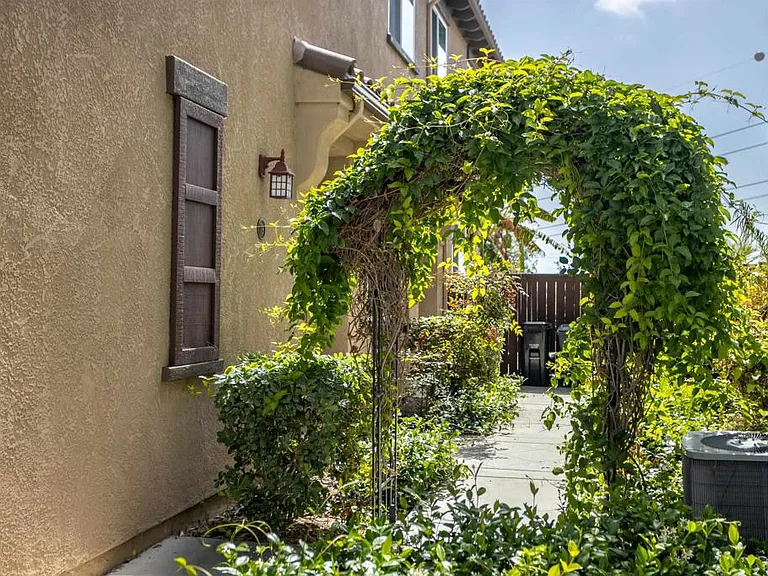 2103 Palo Alto Dr #80 — Photo 19
