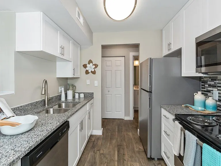 Parkside at Castleton Square Apartments and Townhomes — Photo 2