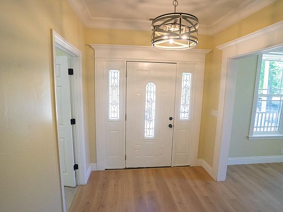 2nd image of 112 Clay St