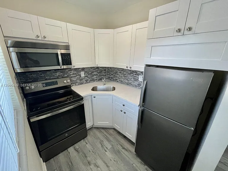 218 Santillane Ave #21 — Photo 9