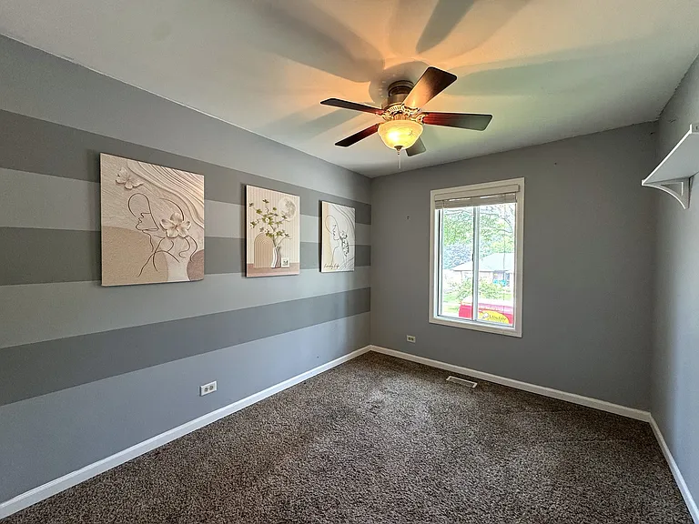 1142 Greensfield Dr — Photo 12