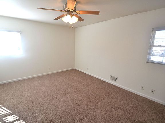 4th image of 2377 Greenway Dr